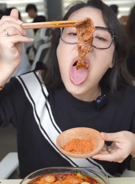 网红明星网红美食,美食盛宴等你来尝！