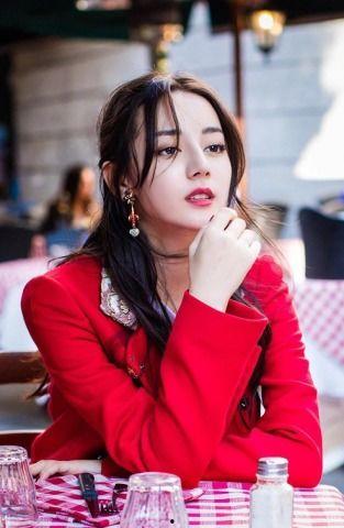 女装明星网红,女装明星网红的潮流影响力解析