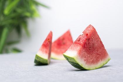 梦见别人给我吃黑瓜,黑瓜之谜，揭秘神秘梦境中的神秘馈赠