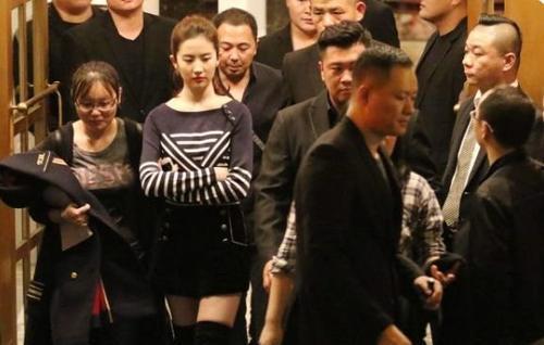 抨击明星网红,揭开炒作与虚伪的遮羞布