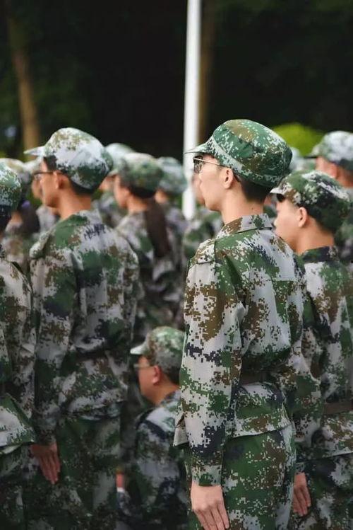 今日吃瓜热门军训事件,校园内幕引发热议，吃瓜群众围观真相