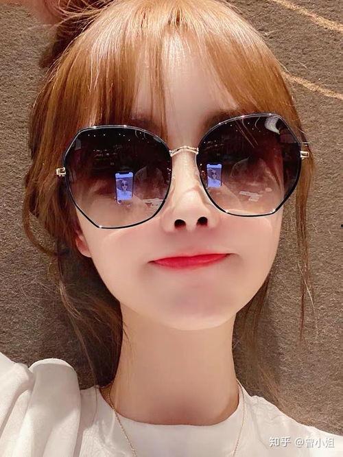 明星网红镜架,时尚潮流新趋势揭秘