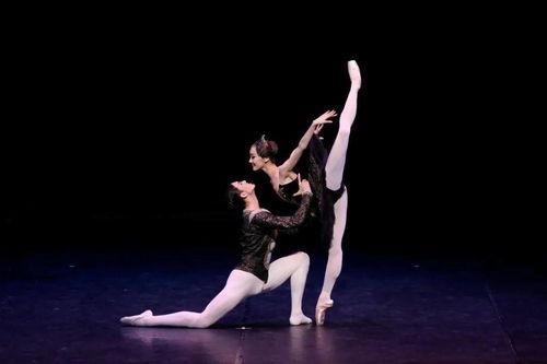 吃瓜黑双人舞,激情四溢的视觉盛宴