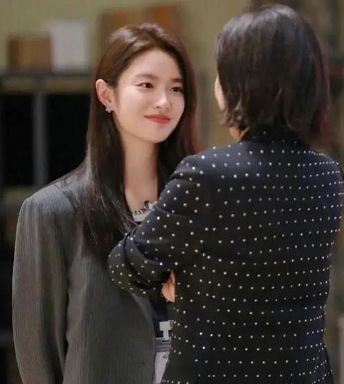 她为了吃瓜进娱乐圈