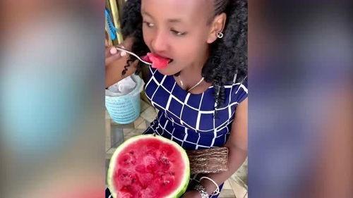 网红黑妹吃瓜,揭秘网红圈幕后故事